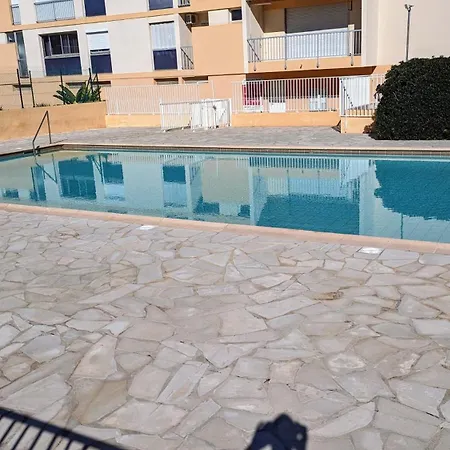 Avec Coin Nuit, 100 M De La Le Lavandou