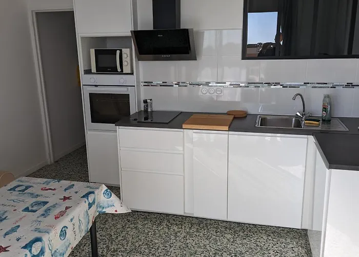 Avec Coin Nuit, 100 M De La 르 라방두