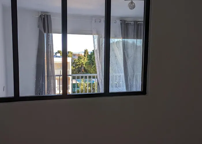 Avec Coin Nuit, 100 M De La Apartman Le Lavandou