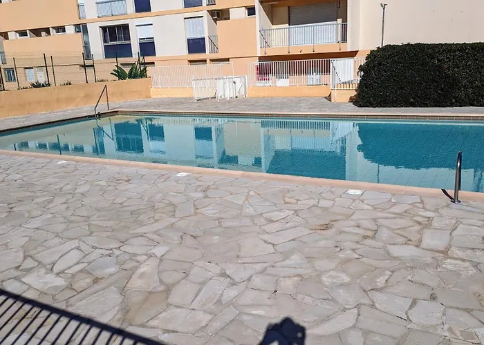 Avec Coin Nuit, 100 M De La Le Lavandou