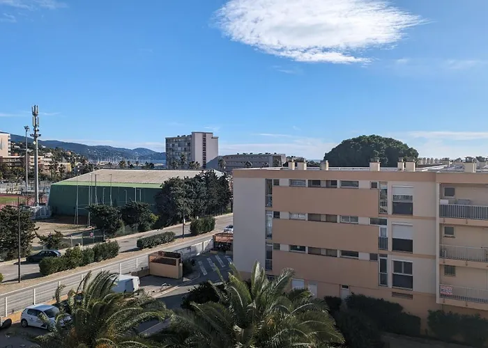 Avec Coin Nuit, 100 M De La Apartman Le Lavandou